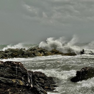 Trentasei ore di preoccupazione per eventi meteorologici intensi che stanno colpendo la Liguria Trentasei ore di preoccupazione per eventi meteorologici intensi che stanno colpendo la Liguria