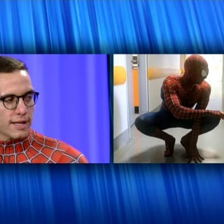 Lo Spiderman savonese Mattia Villardita al "Maurizio Costanzo Show": "Essere gentili e donare amore penso che sia la base di ogni essere umano"