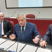 Regionali, Bucci in vantaggio nei sondaggi. Tajani: "Convinti che vinceremo. Forza Italia in giunta? Assolutamente sì" (VIDEO) Regionali, Bucci in vantaggio nei sondaggi. Tajani: "Convinti che vinceremo. Forza Italia in giunta? Assolutamente sì" (VIDEO)