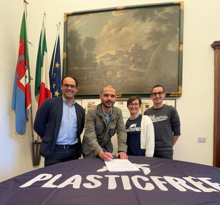 Millesimo rinnova l’intesa con Plastic Free: "Più impegno per l’ambiente e il territorio" Millesimo rinnova l’intesa con Plastic Free: "Più impegno per l’ambiente e il territorio"