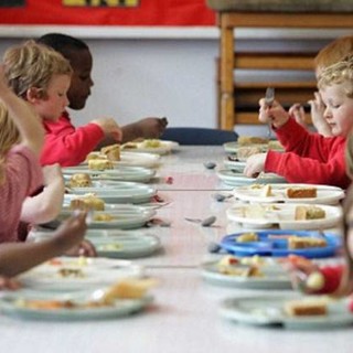Alla Ubik di Savona: "Mensa o panini non li paghino i bambini!"