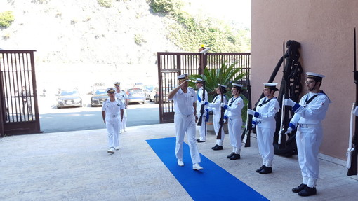 L’Ammiraglio Roberto Camerini, Comandante del Comando Nord della Marina Militare, in visita a Savona e Noli