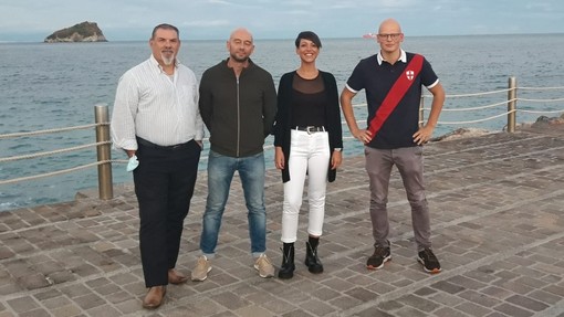 Spotorno, l'incontro sul rigassificatore compatta la minoranza: "Un Consiglio Comunale straordinario per ribadire la posizione degli spotornesi" Spotorno, l'incontro sul rigassificatore compatta la minoranza: "Un Consiglio Comunale straordinario per ribadire la posizione degli spotornesi"