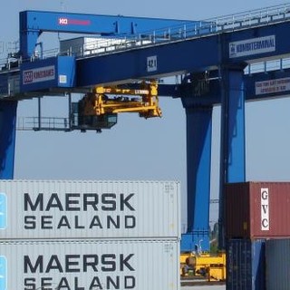 Savona: protesta degli ambientalisti contro la Maersk