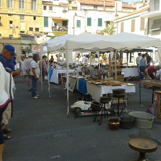 A Cairo torna il tradizionale mercatino delle pulci