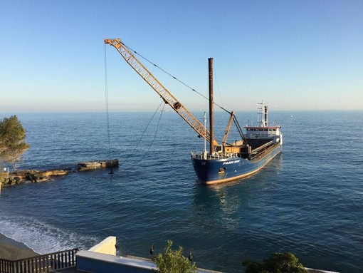 A Celle Ligure sono iniziati i lavori di riqualificazione del molo Punta Aspera A Celle Ligure sono iniziati i lavori di riqualificazione del molo Punta Aspera