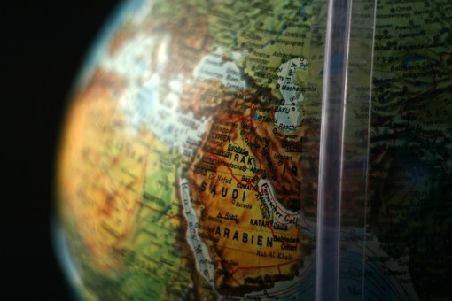 A Loano la conferenza "Mar Rosso: la porta delle lacrime" per parlare della situazione geopolitica in Medio Oriente