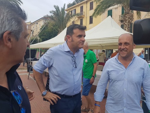 Albenga, il ministro Centinaio parla di agricoltura, sul risarcimento dei danni alluvionali: "Speriamo di essere ancora in tempo. Ci attiveremo"