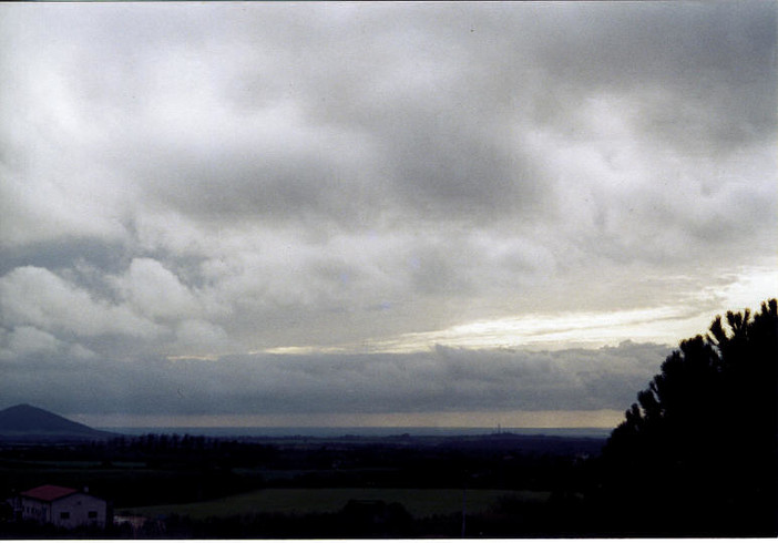 Meteo, continua l'allerta gialla fino alle 14: schiarite nel pomeriggio