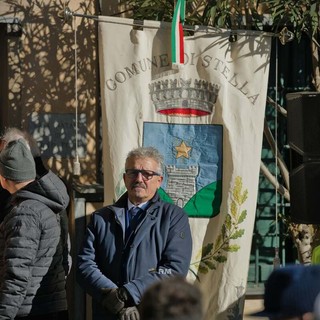 Saluto fascista a Stella, il vicesindaco Donati si dimette: "Gesto assolutamente deplorevole in un contesto scherzoso, chi mi conosce sa che è lontano dalle mie ideologie politiche" Saluto fascista a Stella, il vicesindaco Donati si dimette: "Gesto assolutamente deplorevole in un contesto scherzoso, chi mi conosce sa che è lontano dalle mie ideologie politiche"