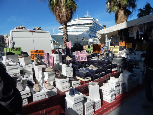 "Il Mercato Riviera delle Palme" torna in darsena a Savona "Il Mercato Riviera delle Palme" torna in darsena a Savona