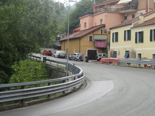 Camion ribaltati sulla Sp29 del Cadibona, i residenti ancora sul piede di guerra: "Viviamo nel pericolo, mettano almeno le strisce pedonali"