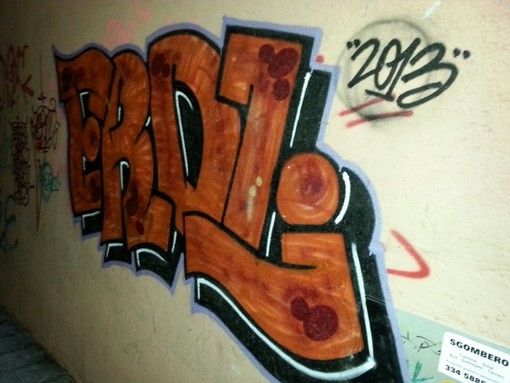 I writers invadono il centro storico di Finale Ligure