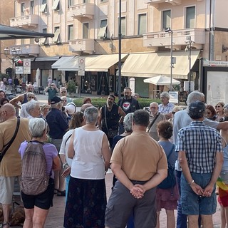 Tre presidi contro il riarmo: oltre 200 persone in piazza tra Albenga, Finale Ligure e Savona
