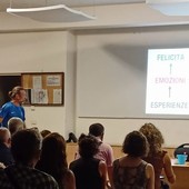 Dego, sala piena per l'incontro con il mental coach Max Monaco: "Il podismo allontana le cattive abitudini e genera sensazioni di benessere"