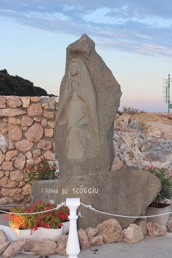 Ad Andora tradizionale processione in mare con la Madonna dello Scoglio Ad Andora tradizionale processione in mare con la Madonna dello Scoglio