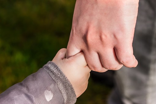 Affidi familiari, Lalla e Arkel: "I diritti dei bambini sono doveri degli adulti" Affidi familiari, Lalla e Arkel: "I diritti dei bambini sono doveri degli adulti"