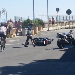 Scontro tra moto sul lungomare di Loano