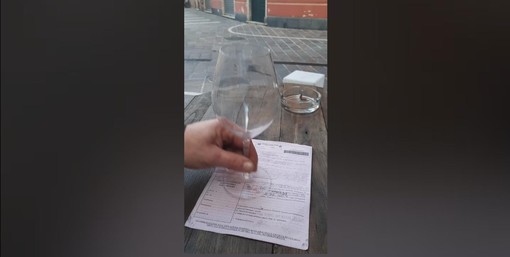 Finale, multa per un cliente con un bicchiere di plastica nei pressi del bar: "Così meglio chiudere" Finale, multa per un cliente con un bicchiere di plastica nei pressi del bar: "Così meglio chiudere"