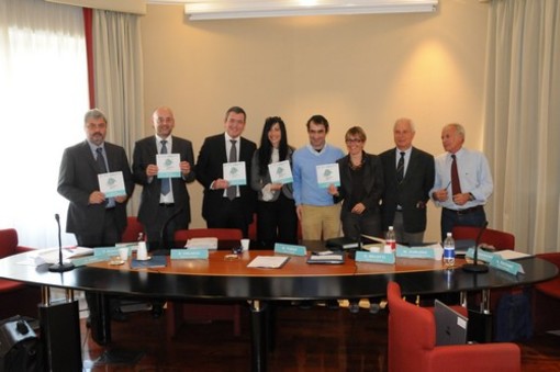 Patto fra le Regioni del Nord Italia su paesaggio e territorio, per lo sviluppo territoriale sostenibile della macro Regione Padano-Alpina-Marittima Patto fra le Regioni del Nord Italia su paesaggio e territorio, per lo sviluppo territoriale sostenibile della macro Regione Padano-Alpina-Marittima