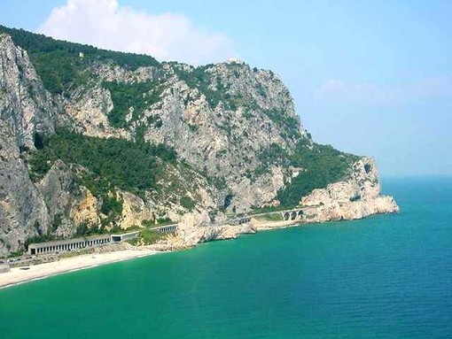 L'ENPA: "Mentre in tutto il mondo aumentano i parchi, la Regione Liguria li smantella. Particolarmente grave il caso Finalese"