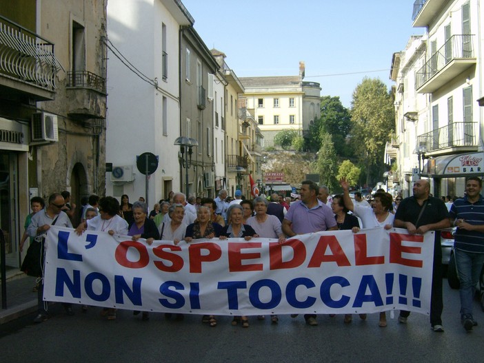 “Abbracciamo l’ospedale”
