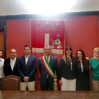 Noli, il primo Consiglio comunale del Repetto-ter porta conferme e sorprese: Manzino e Garzoglio in giunta, dimissioni per Gambetta
