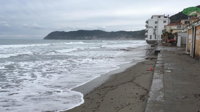 Alassio, allerta per innalzamento del moto ondoso: informate le Associazioni di Categoria della Città