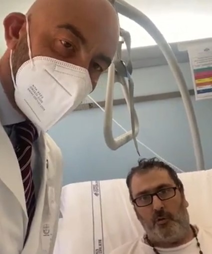 Non vaccinato finisce in terapia intensiva al San Martino, l'appello: &quot;Non fate come me&quot; (Video)