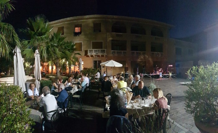 “Musica in piazza” a Cisano sul Neva. Il 5 luglio l’esibizione dell’Acustic Duo