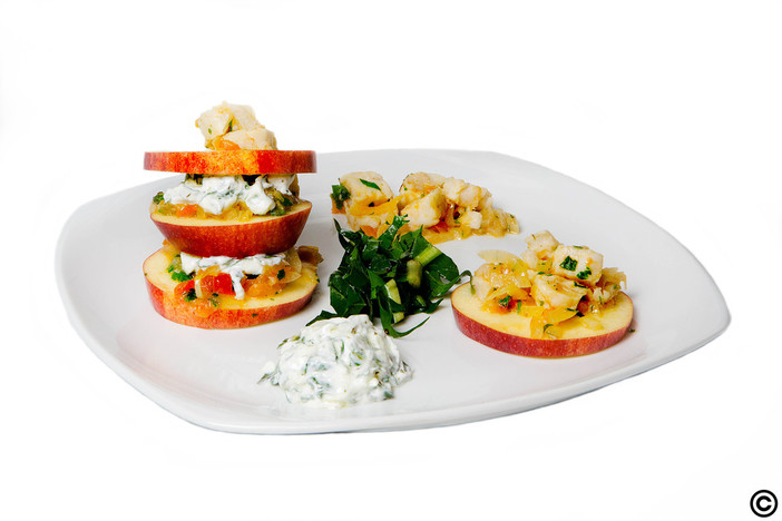 Ricetta di Cucina – “Millefoglie di mela Ambrosia con nasello e cicoria” Ricetta di Cucina – “Millefoglie di mela Ambrosia con nasello e cicoria”