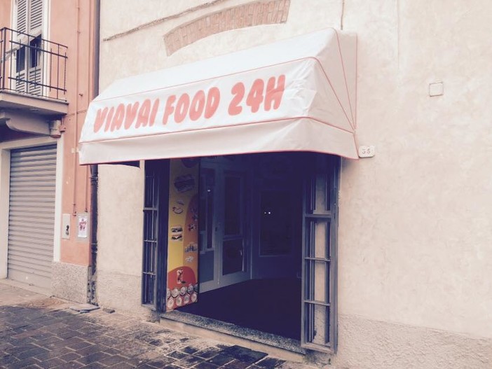 A Cairo arriva il primo distributore di cibo e bevande "24 ore su 24"