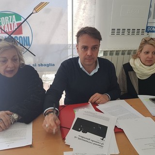 Albenga, Forza Italia e Lega: "La delibera sulla vendita della farmacia è viziata, lo dice il nostro perito"