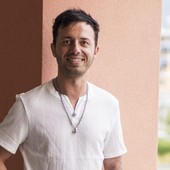 Un attore-poeta di Albenga questa sera su Canale 5: Mirco Scutellà protagonista ad “Avanti un altro” Un attore-poeta di Albenga questa sera su Canale 5: Mirco Scutellà protagonista ad “Avanti un altro”