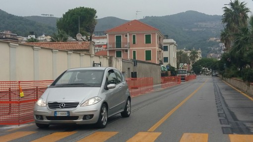Laigueglia elimina le barriere architettoniche: iniziati i lavori per un nuovo marciapiede a ponente della cittadina Laigueglia elimina le barriere architettoniche: iniziati i lavori per un nuovo marciapiede a ponente della cittadina