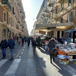 Secondo lunedì in zona arancione al mercato di Savona, gli ambulanti: “Situazione difficile, netto calo delle vendite”