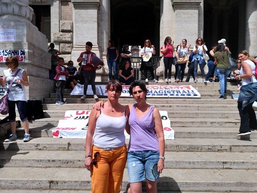 Tre maestre savonesi diplomate magistrali in sciopero della fame a Roma: &quot;Rischiamo il licenziamento, vogliamo un decreto d'urgenza&quot;