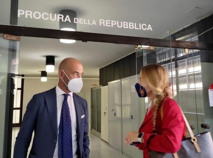 35 telefonate e messaggi di minacce in due ore a Matteo Bassetti: "Tornerò in procura a denunciare" 35 telefonate e messaggi di minacce in due ore a Matteo Bassetti: "Tornerò in procura a denunciare"