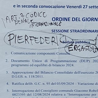 "Pierfederici Ergastolo", imbrattato un manifesto a Varazze e attaccato il Sindaco