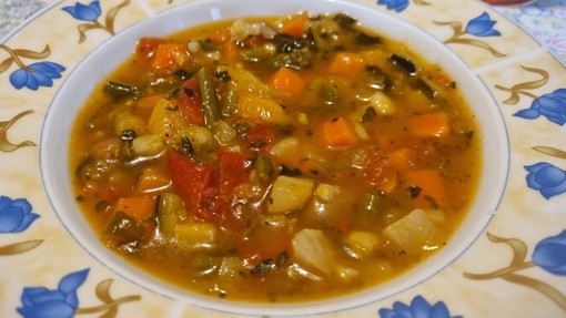 Dieta della longevità: tutti centenari con il minestrone sardo Dieta della longevità: tutti centenari con il minestrone sardo