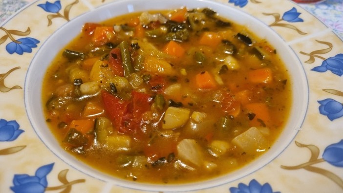 Dieta della longevità: tutti centenari con il minestrone sardo Dieta della longevità: tutti centenari con il minestrone sardo