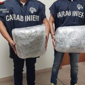 In possesso di 10 kg di marijuana a Pietra, confermato il carcere per la coppia arrestata dai carabinieri In possesso di 10 kg di marijuana a Pietra, confermato il carcere per la coppia arrestata dai carabinieri