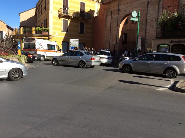 Albenga: extracomunitario in escandescenza nei pressi di Porta Mulino