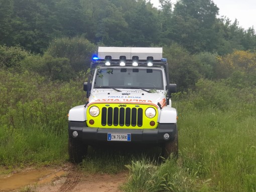 Calice, biker soccorso nei pressi del Melogno: intervento del fuoristrada della Croce Bianca di Finalmarina