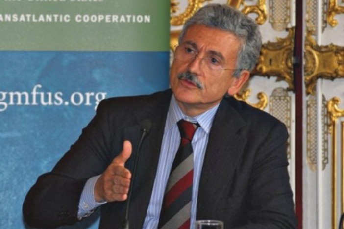 Questa sera Massimo D’Alema a Savona presenta la sua alternativa "ConSenso" alla crisi del PD