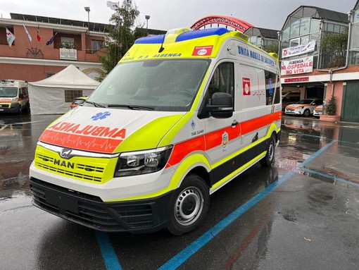 Lite tra due partner ad Albenga: la donna in codice giallo al Santa Corona
