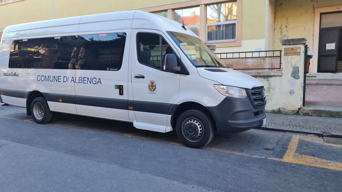 Un nuovo scuolabus per il comune di Albenga, l'assessore Gaia: "Servizio fondamentale per le famiglie in difficoltà"