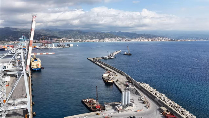 Foto tratte dal video pubblicato sul canale YouTube Ports of Genoa Foto tratte dal video pubblicato sul canale YouTube Ports of Genoa