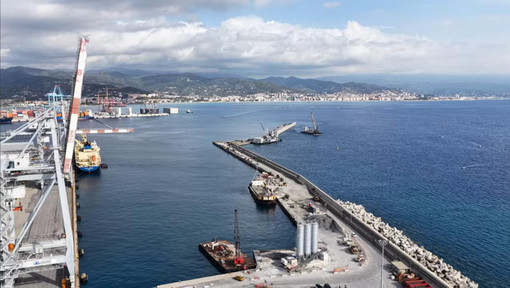 Foto tratte dal video pubblicato sul canale YouTube Ports of Genoa Foto tratte dal video pubblicato sul canale YouTube Ports of Genoa