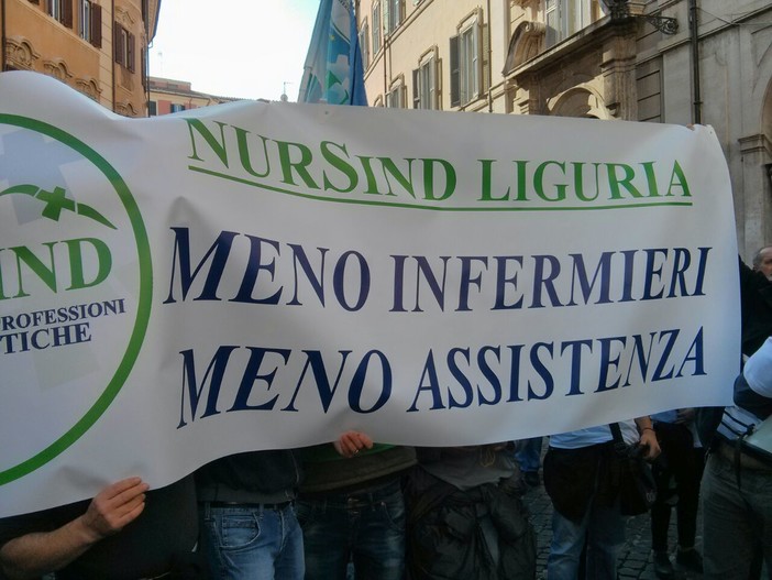 Una rappresentanza di infermieri a Roma per partecipare alla manifestazione Nursind Una rappresentanza di infermieri a Roma per partecipare alla manifestazione Nursind